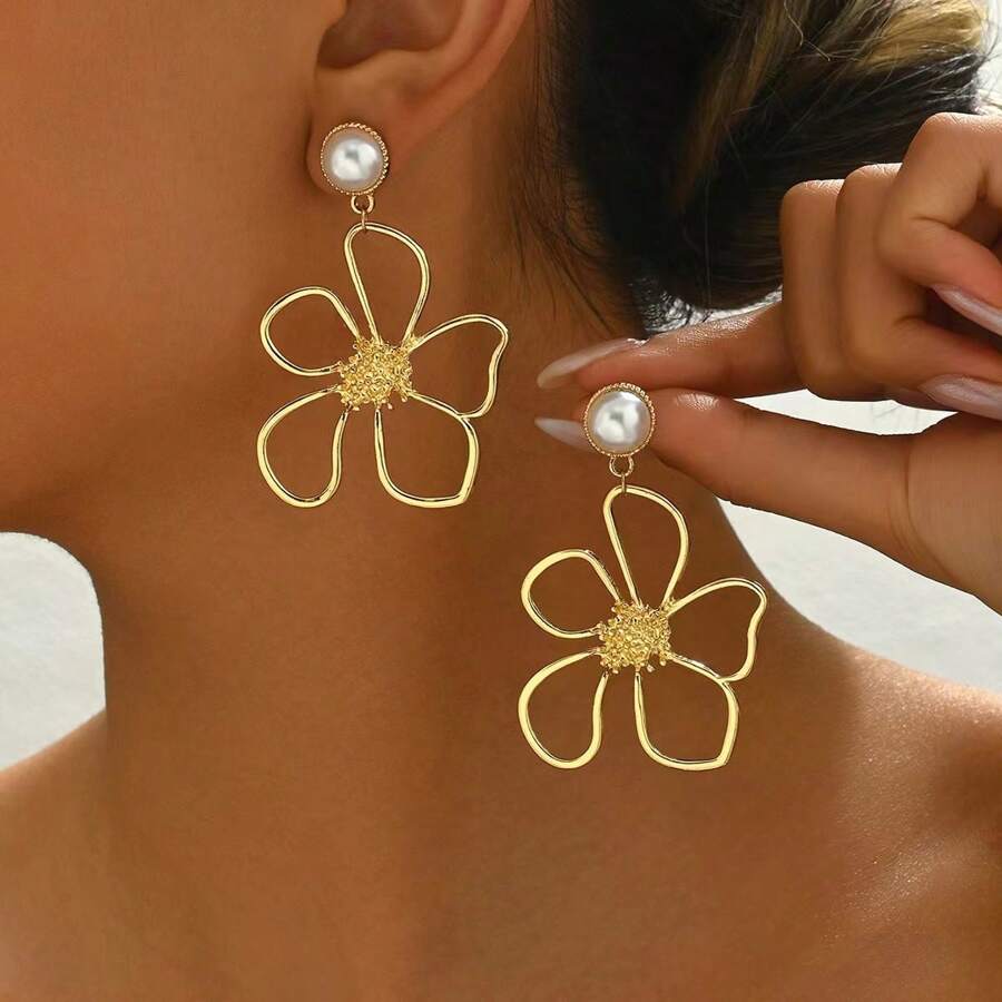 1 Pair Elegant Faux Pearl Hollow Flower Design Dangle Earrings - Golden - View 1