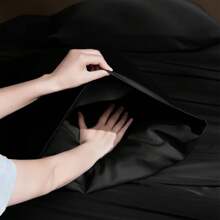 Farfallarossa Solid Color Bed Sheet Set, 3/4 Pieces, Includes Flat Sheet, Fitted Sheet, And 1/2 Pillowcases, Made Of Soft Brushed Microfiber Fabric, Skin-Friendly And Comfortable, Shrink-Resistant, Fade-Resistant, And Easy To Care For. - Black - View 4