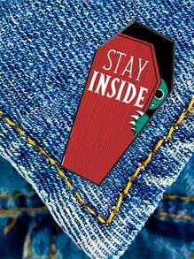 1PC Stay Inside Gothic Horror Skull Coffin Brooch Pin - Zinc Alloy, Perfect For Halloween & Casual Attire, Unique Fashion Accessory For Women