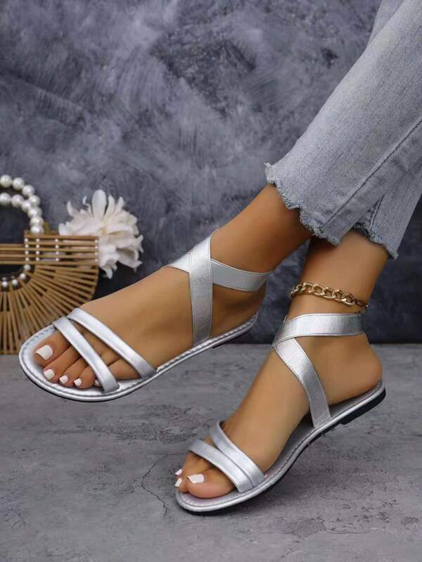 1 par de sandalias planas con tiras cruzadas cómodas y informales para mujeres de talla grande, sandalias de playa para exteriores, de tacón plano, aptas para uso en primavera/verano