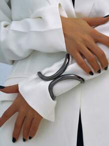 1pc Minimalist Hollow Out Chunky Jewelry, Asymmetric Geometric Design, Suitable For Casual, Party, Evening Events - Symmetrical Hollow Model - View 15