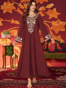 Women's Elegant Arabic Style Dress With Heart-Shaped Neckline, Beaded & Embroidered Pattern