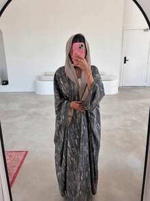 1 Stück leichte, atmungsaktive und weiche Abaya mit Batik-Muster, elegante Freizeitkleidung, offener Vorderseite Mantel/Schal, geeignet für den täglichen Gebrauch und Veranstaltungen (Kopftuch nicht enthalten) - Hellgrau - Übersicht 3