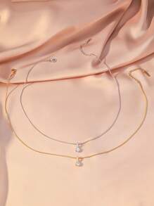 1 件简约方晶锆石装饰铜质圆形吊坠项链，轻巧项链配锁骨链，小众设计