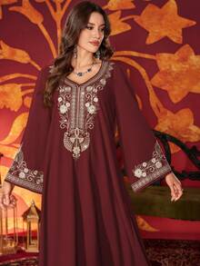 Women's Elegant Arabic Style Dress With Heart-Shaped Neckline, Beaded & Embroidered Pattern
