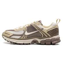 Nike Vomero 5 (GS) 青少年休闲运动鞋，低帮复古休闲鞋，缓震运动鞋，舒适日常休闲鞋，跑步鞋，HV6009-111 - 淡象牙白/貂棕/團隊金/柔黃 - 查看 3