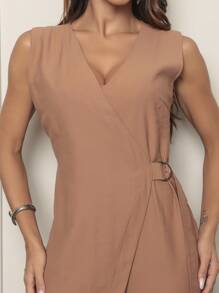 DUOUNO MODAS - MACACÃO ELEGANTE REGATA NO TECIDO MARANTE PREMIUM COM DETALHE DE FIVELA NA LATERAL E ZÍPER ATRÁS - MACACÃO FEMININO - Marrom Claro - Visão 3