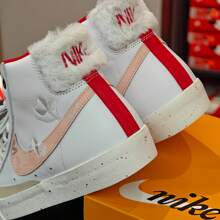 Nike Women's Blazer Mid Prm Pioneering High Top Sneakers