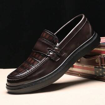 男士时尚黑色流苏装饰皮革乐福鞋，经典简约设计，舒适透气一脚蹬休闲鞋，适合日常和正式场合，耐磨外底