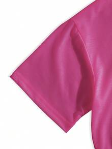 Rosa kortärmad t-shirt i polyester med rund hals för kvinnor, dekorerad med tropiskt mönstertryck, idealisk för sommarutflykter på stranden och för att skapa en söt bohemisk stil. - Skrikrosa - Visa 3