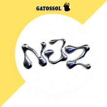 NJZ - NEW JEANS - BOTTON 4.5 Cm - KPOP-IDOL-KOREAN- Bottom/Button - Button - Brooch Pin - Button - Button - Pin - Botum BOTTONS - B2- SINGLE BUTTON - View 1