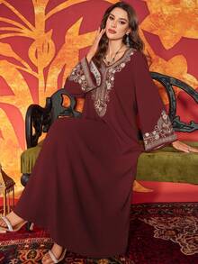 Women's Elegant Arabic Style Dress With Heart-Shaped Neckline, Beaded & Embroidered Pattern