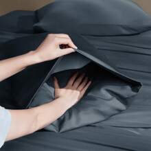 Farfallarossa 纯色床单套装，3/4 件，包括床单、床笠和 1/2 个枕套，采用柔软拉绒超细纤维面料制成，亲肤舒适，防缩水，防褪色，易于护理。 - 藍色 - 查看 4