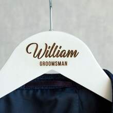 1 szt. Spersonalizowane wieszaki dla drużbów/dzieci, drewniany grawerowany wieszak, wieszak ślubny dla drużbów, wieszak na garnitury pana młodego, niestandardowy drewniany grawerowany wieszak, ozdobny, wielokrotnego użytku, wielofunkcyjny, stylowy, wykwintny, wysokiej jakości, niestandardowy, spersonalizowany, niepowtarzalny, idealny prezent dla niego, idealny prezent dla niej, jej, chłopaka, dziewczyny, taty, mamy, rodziny, przyjaciół, syna, córki, uczniów, pracowników, dzieci, biura, herbaciarni, szkoły, domu, ciepła atmosfera, dekoracja świąteczna