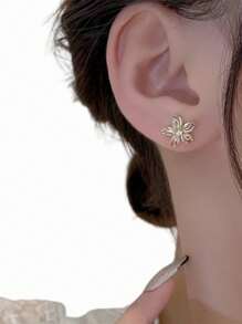 Small Flower Gold Plated Stud Earrings 2pcs Women CZ Crystal Stud Earrings Daily Wear Piercing Earrings Bridal Wedding Jewelry For Girl Wife Girlfriend Lover