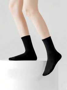 10 双黑白休闲运动风格中筒袜，简约、百搭、时尚，适合女性，春秋季节 - 黑與白 - 查看 3