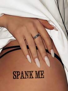 1 张小尺寸身体艺术临时纹身贴纸，男女皆宜，黑色 Spank Me 英文文字图案，挑逗顽皮风格，防水假纹身，持续 2-5 天，遮盖疤痕，可用于手臂手腕肩膀腿腰颈手胸部大腿手指，最佳朋友情侣纹身、情人、角色扮演 - 黑色 - 查看 3