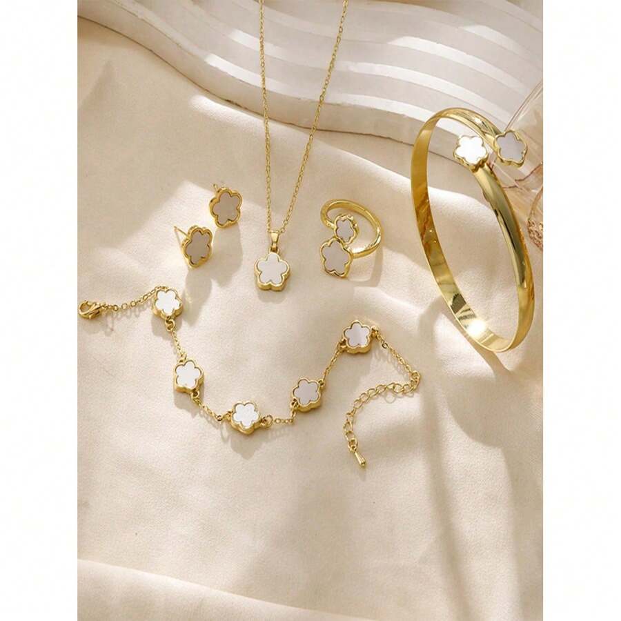 1 Set Of Lucky Clover Bracelet, Necklace, Earrings, Chain Bracelet And Ring