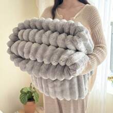 Preppy Style Knitted Flannel Quilt - Soft, Warm, Lightweight, Machine Washable - Geometric Pattern All-Season Multipurpose Blanket For Sofa, Bed, Office, Travel - Fantasy Themed Craftsmanship, 100% Polyester Filling & Cover