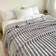Preppy Style Knitted Flannel Quilt - Soft, Warm, Lightweight, Machine Washable - Geometric Pattern All-Season Multipurpose Blanket For Sofa, Bed, Office, Travel - Fantasy Themed Craftsmanship, 100% Polyester Filling & Cover
