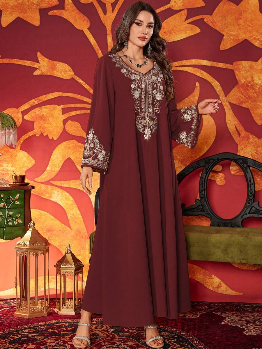 Women's Elegant Arabic Style Dress With Heart-Shaped Neckline, Beaded & Embroidered Pattern