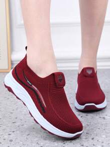 女士春夏网眼透气休闲运动鞋，防滑软底一脚蹬舒适妈妈鞋，圆头宽松休闲鞋，适合日常散步，松紧鞋领 - 酒紅色 - 查看 7