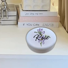 1 pieza Caja de almacenamiento de joyería personalizada con motivo floral y piedra natal, con nombre personalizado, caja redonda blanca que almacena anillos, collares, pendientes, regalo reflexivo para familia, amigos, pareja, mejor opción para el Día de San Valentín, boda, regreso a clases, lo personalizado lo hace único