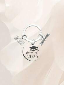 1件/2件-毕业季不锈钢钥匙扣，采用不锈钢材质制成，具有耐腐蚀、不易变形、质感强、可长久保存等特点，象征毕业的友谊长存