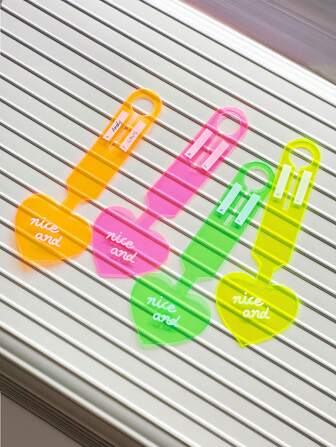 PVC荧光行李牌 旅行箱牌 创意行李牌 行李牌 托运行李牌 防丢挂架 (颜色随机发货)