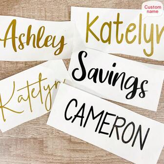 Vinilo adhesivo; Adhesivo con nombre personalizado; Regalos de adhesivos con nombre personalizado para cumpleaños, graduación, multifuncional, ornamental, reutilizable, exquisito, elegante, de alta calidad, colorido, moderno, personalizado, único, regalos ideales para él, regalos ideales para ella, novio, papá, novia, mamá, familia, amigos, salón de té, hogar, jardín, oficina, para aniversarios, para el Día de San Valentín, para el Día de la Madre, para cumpleaños, para el Día del Padre, para graduación, para bodas, para inauguración de la casa, hogar y vida, decora tu hogar, recuerdos, reutilizable, adorable, de alta calidad