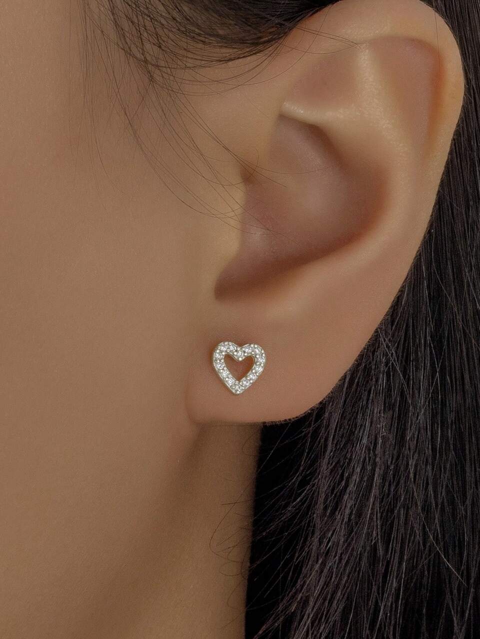 Vaerine Cubic Zirconia Heart Decor Silver Stud Earrings Valentines