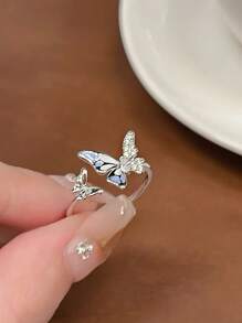 Bagues raffinées en argent sterling à double papillon bleu pour femmes, mode de niche, légèreté et luxe. Bague ouverte à doigt ajustable, design élégant et haut de gamme pour l'annulaire