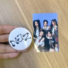 NJZ - NEW JEANS - BOTTON 4.5 Cm - KPOP-IDOL-KOREAN- Bottom/Button - Button - Brooch Pin - Button - Button - Pin - Botum BOTTONS - B2- SINGLE BUTTON - View 2