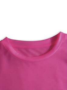 Rosa kortärmad t-shirt i polyester med rund hals för kvinnor, dekorerad med tropiskt mönstertryck, idealisk för sommarutflykter på stranden och för att skapa en söt bohemisk stil. - Skrikrosa - Visa 5