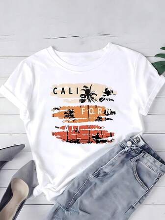 女士度假风格海滩椰子树和字母印花 T 恤，夏季休闲圆领短袖上衣