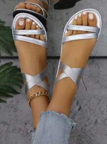 1 Pair Women's Plus Size Casual Comfortable Criss-Cross Strap Flat Sandals, Outdoor Beach Slippers, Flat Heels Suitable For Spring/Summer Outdoor Wear