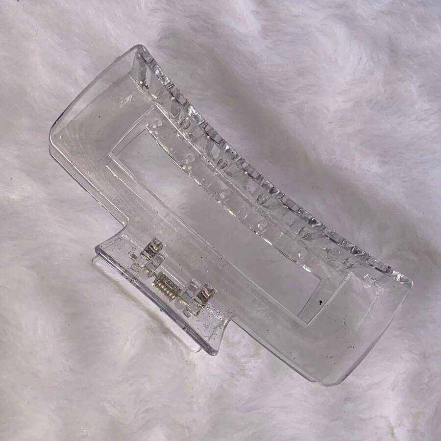 Big Hair Clip For A Stylish Look - Clear - View 1
