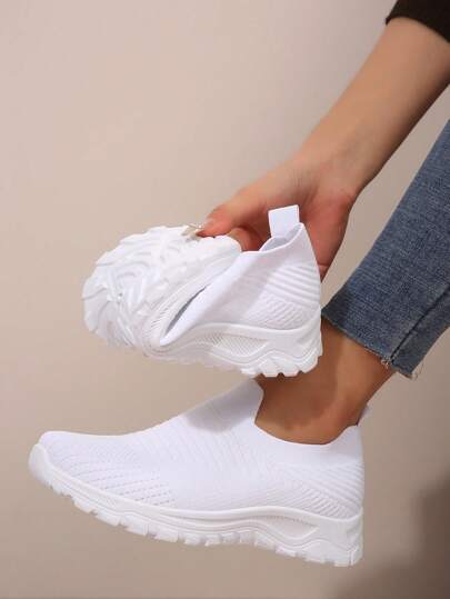 秋冬女士针织纯色平底运动鞋，一脚蹬弹性面料，适合所有脚型，行走舒适，女士白色休闲鞋