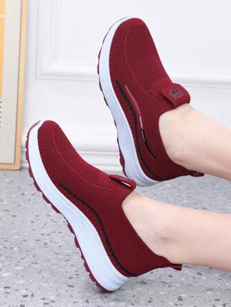 Zapatos casuales deportivos de malla transpirable para mujer para primavera/verano, con suela suave antideslizante, cómodos zapatos para madres con puntera redonda, de corte holgado para uso diario, con cuello elástico