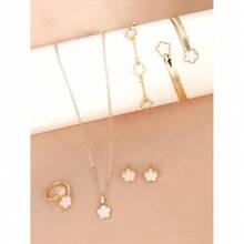 1 Set Of Lucky Clover Bracelet, Necklace, Earrings, Chain Bracelet And Ring