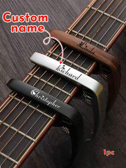 1 pieza Capo personalizado con grabado de nombre para guitarra, capo personalizado para guitarra eléctrica, capo grabado personalizado para regalo musical de guitarra, mejor capo personalizable para guitarra, 7x9cm, 3 estilos: negro/plateado/madera, capo para guitarra acústica, regalo del Día de la Madre