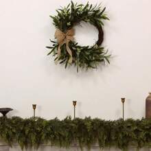 1 Peça Grinalda de Azeitona Verde Artificial com Flores Brancas e Fita - Perfeito para Decoração Rústica Interna/Externa, Parede ou Janela, Ótimo para Casa, Festivais, Decorações de Casamento