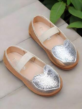 1 双婴儿/幼儿女孩心形金属松紧带平底舒适低帮休闲/派对鞋