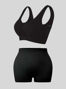 1套天蓝色女士大码无缝运动内裤加大平角短裤，舒适透气单层无棉碗形文胸和柔软亲肤塑身平角裤组合，适合训练、瑜伽