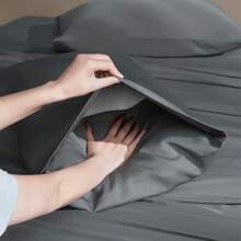 Farfallarossa 纯色床单套装，3/4 件，包括床单、床笠和 1/2 个枕套，采用柔软拉绒超细纤维面料制成，亲肤舒适，防缩水，防褪色，易于护理。 - 深灰 - 查看 4