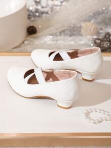 1 双女孩时尚纹理钻石格纹图案正装鞋，配有交叉松紧带，适合派对、宴会和日常穿着 - 白色 - 查看 6