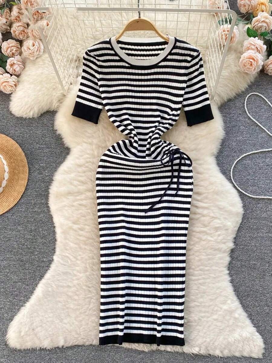 Vestido feminino de outono, estilo elegante para mulheres maduras, vestido midi de malha listrada, com decote redondo, plissado e cordão, saia justa elegante e sofisticada - Preto e Branco - Ver 1