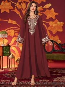 Women's Elegant Arabic Style Dress With Heart-Shaped Neckline, Beaded & Embroidered Pattern
