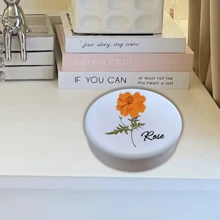 1 pieza Caja de almacenamiento de joyería personalizada con motivo floral y piedra natal, con nombre personalizado, caja redonda blanca que almacena anillos, collares, pendientes, regalo reflexivo para familia, amigos, pareja, mejor opción para el Día de San Valentín, boda, regreso a clases, lo personalizado lo hace único