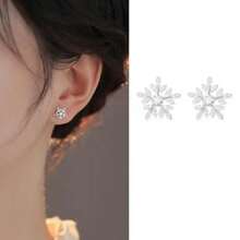 1 Pair Simple Elegant Petite Snowflake Zirconia Stud Earrings, Suitable For Daily Wear Valentine's Day Accessories - Silver - View 7